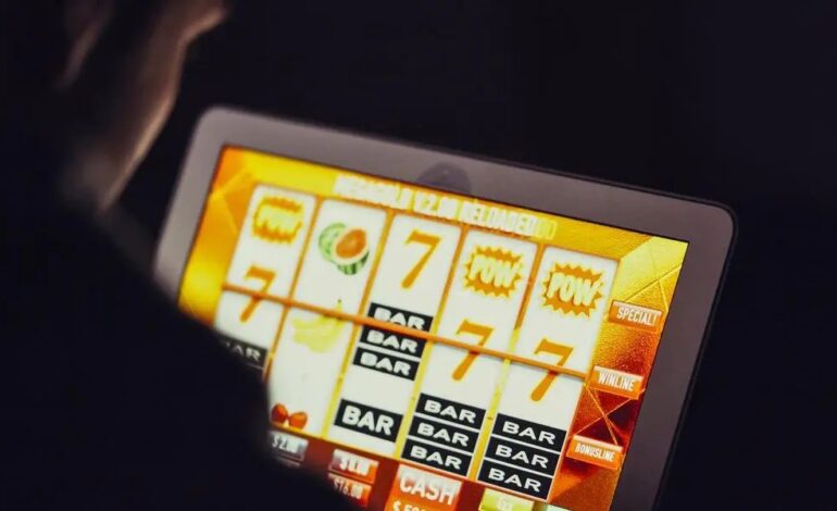 How do capped jackpot records differ from open jackpot pool documentation?
